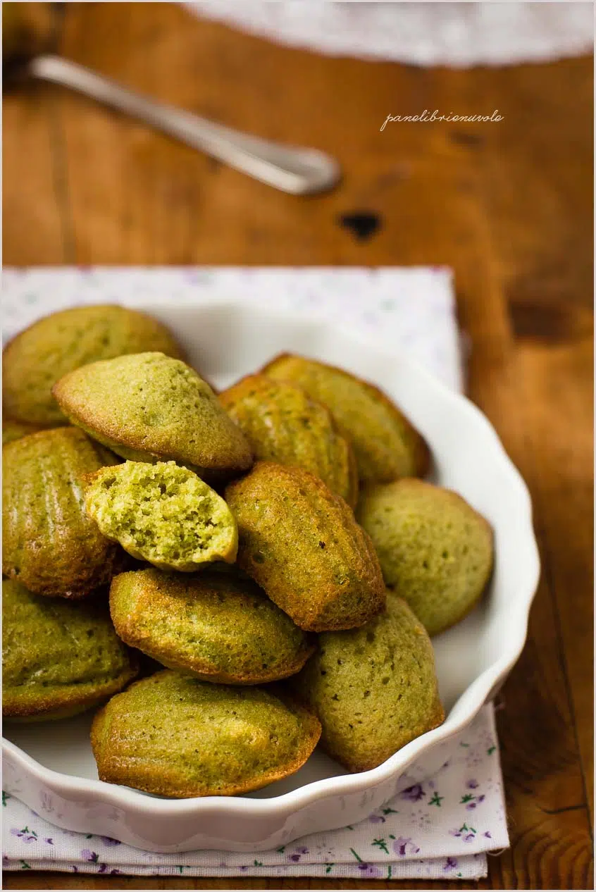Madeleine al tè matcha