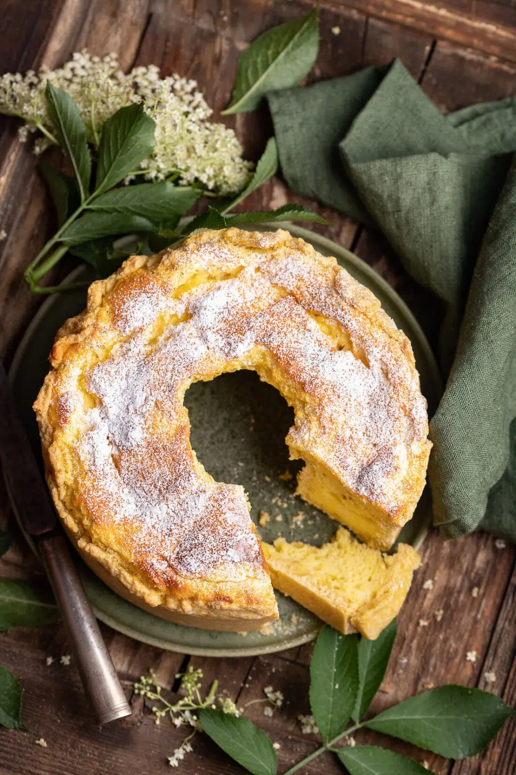 Soffione, torta ricotta e fiori di sambuco