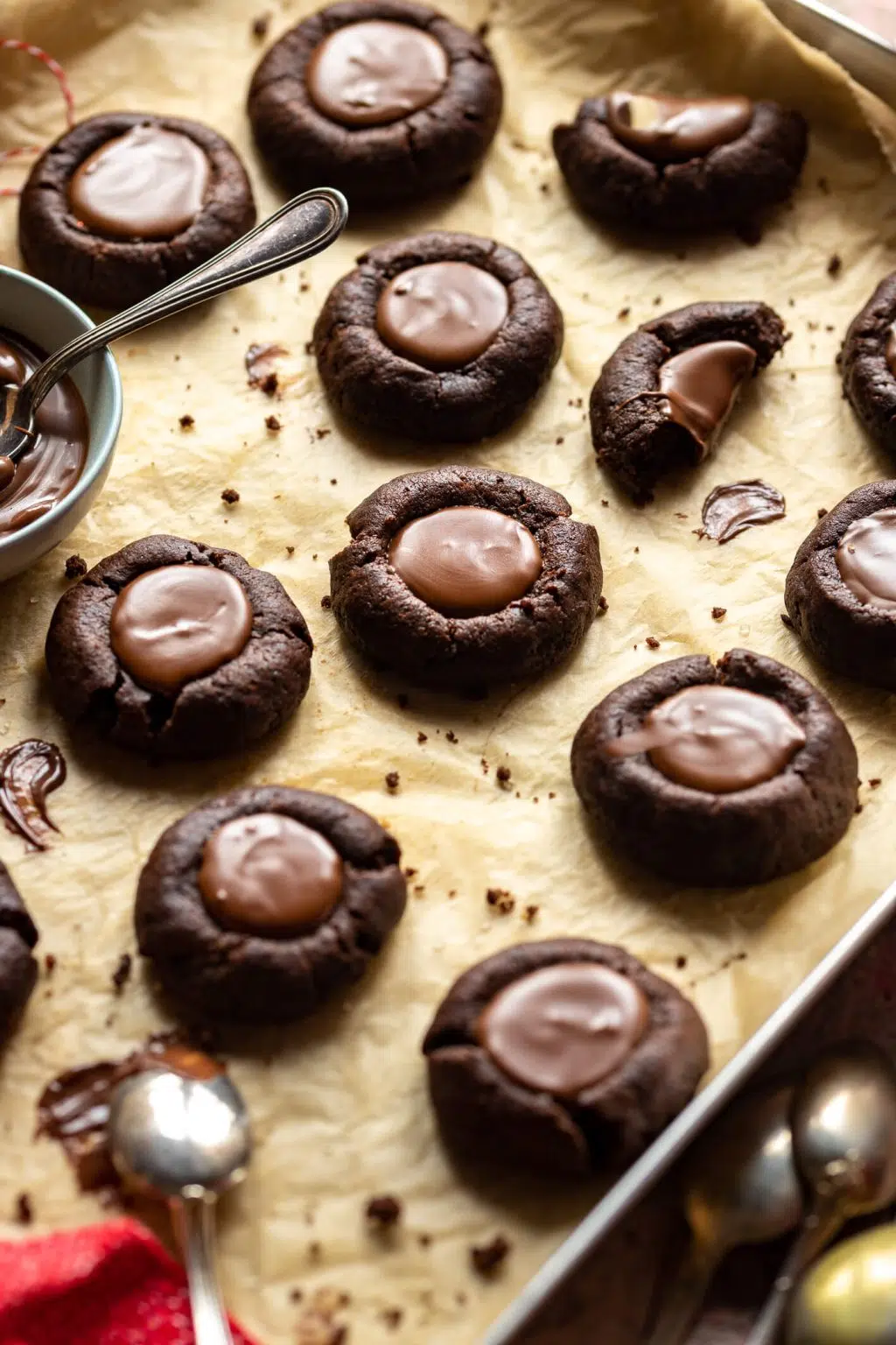 thumbprint cookies al cacao e crema di nocciole copertina-1