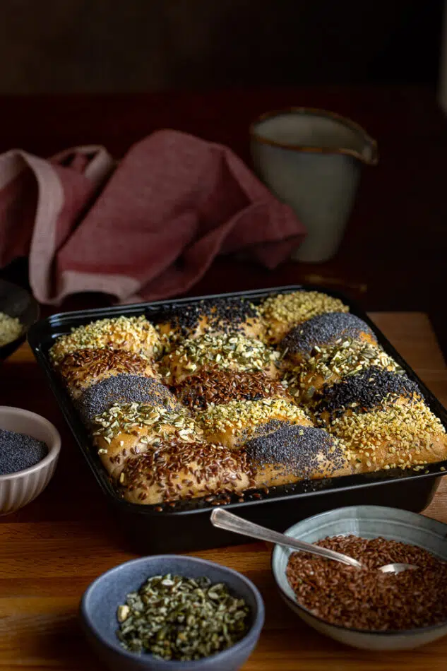 pull apart bread con erbe aromatiche e semi