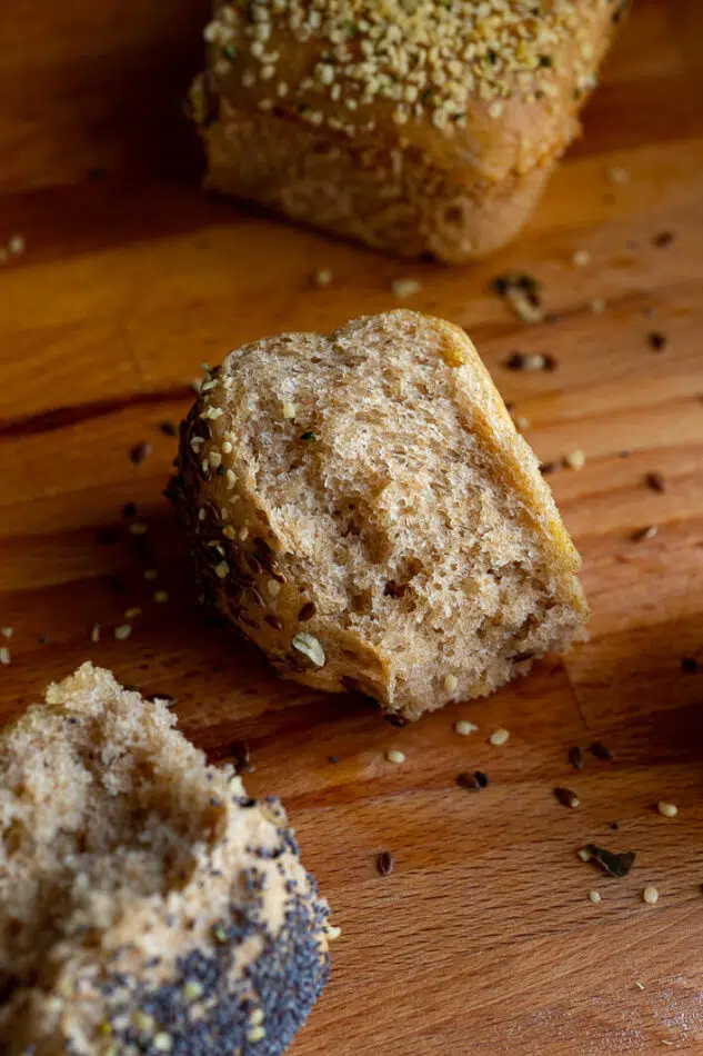 pull apart bread con erbe aromatiche e semi