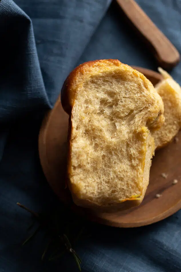 brioche all'olio extravergine miele e rosmarino