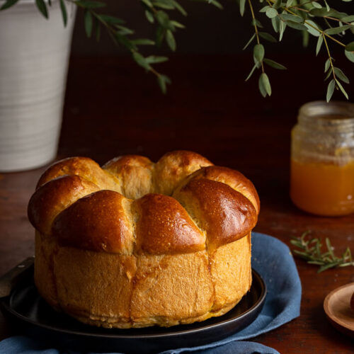 brioche all'olio extravergine con miele e rosmarino