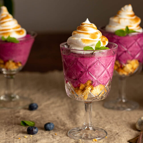 mousse meringata ai mirtilli e menta