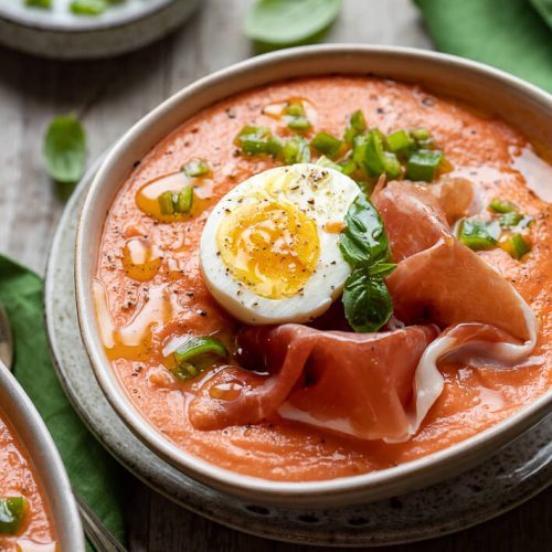 salmorejo con uova e prosciutto toscano